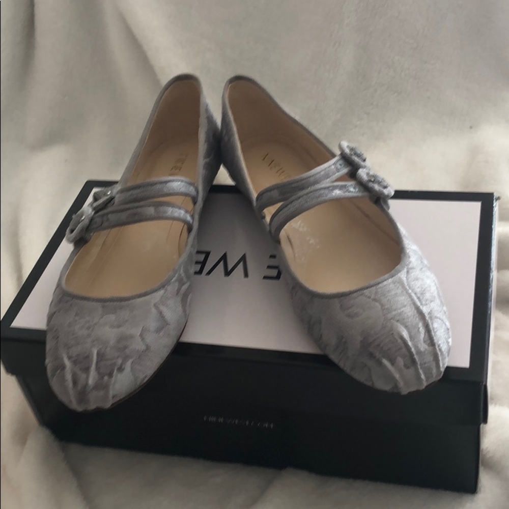 Nine West Women’s XRYE Grey/Grey Textured Flats
